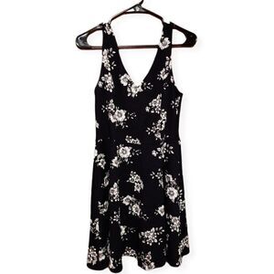 Soprano Navy and White Floral Dress sz L